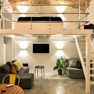  Apartment Beautifully Renovated Loft In Trastevere Italy